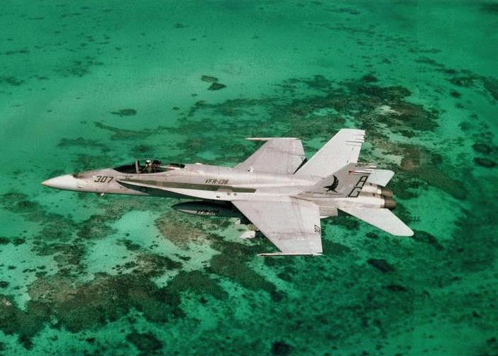 f-18-2.jpg (58583 bytes)