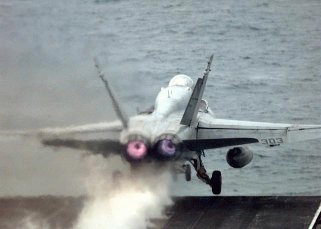 f-18-3.jpg (29110 bytes)